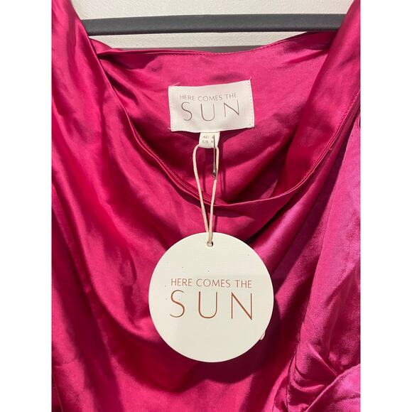 NWT Here Comes The Sun Satin Sleeveless Cowl Neck Mini Dress Red Women's Size S - Picture 2 of 3